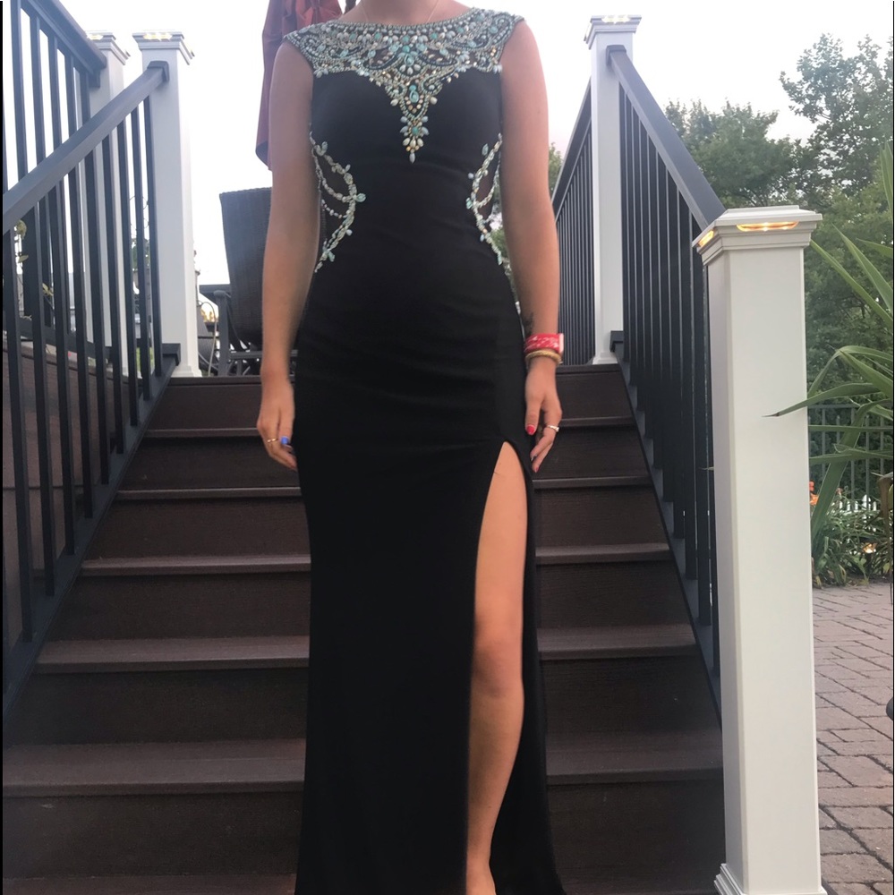Prom dress - Picture 2 of 5